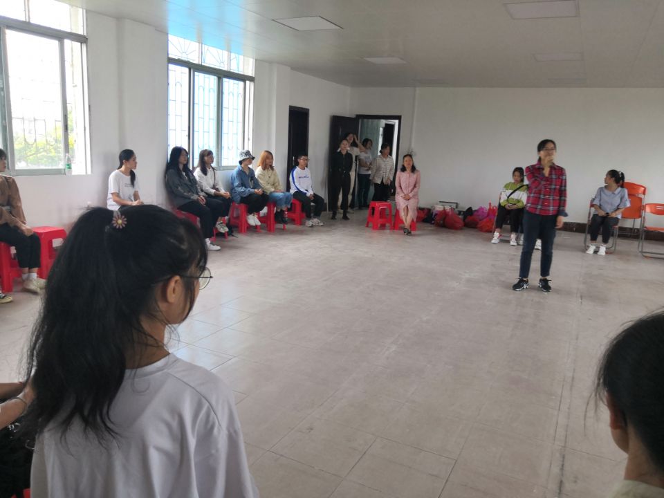 吴桂容院长出席,曾丽萍主任主持开场
